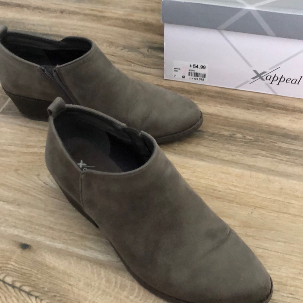 Xappeal gray suede ankle booties size 7 m